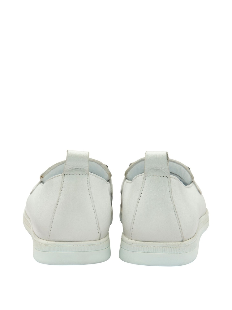 Lotus White Slip-On Casual Shoes - Image 3 of 4