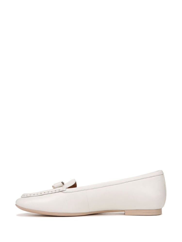 Bela - Naturalizer Layla Slip-on mokasini - Slika 2 iz 7