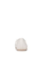 Bela - Naturalizer Layla Slip-on mokasini - Slika 5 iz 7