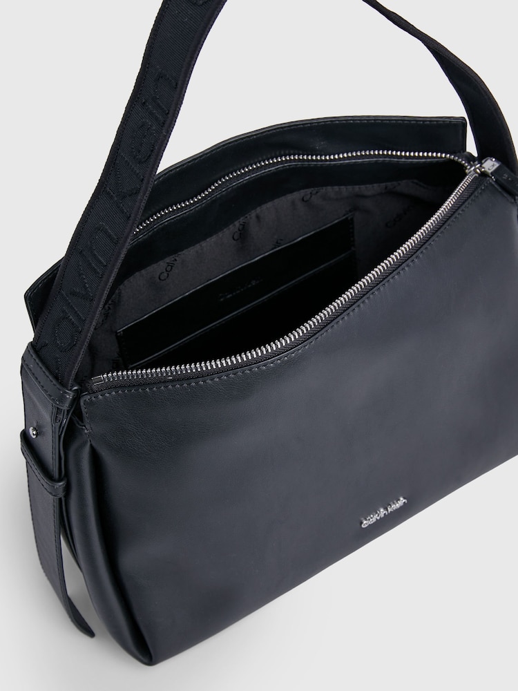 Calvin Klein – Schultertasche mit Schriftzug - Bild 4 von 4