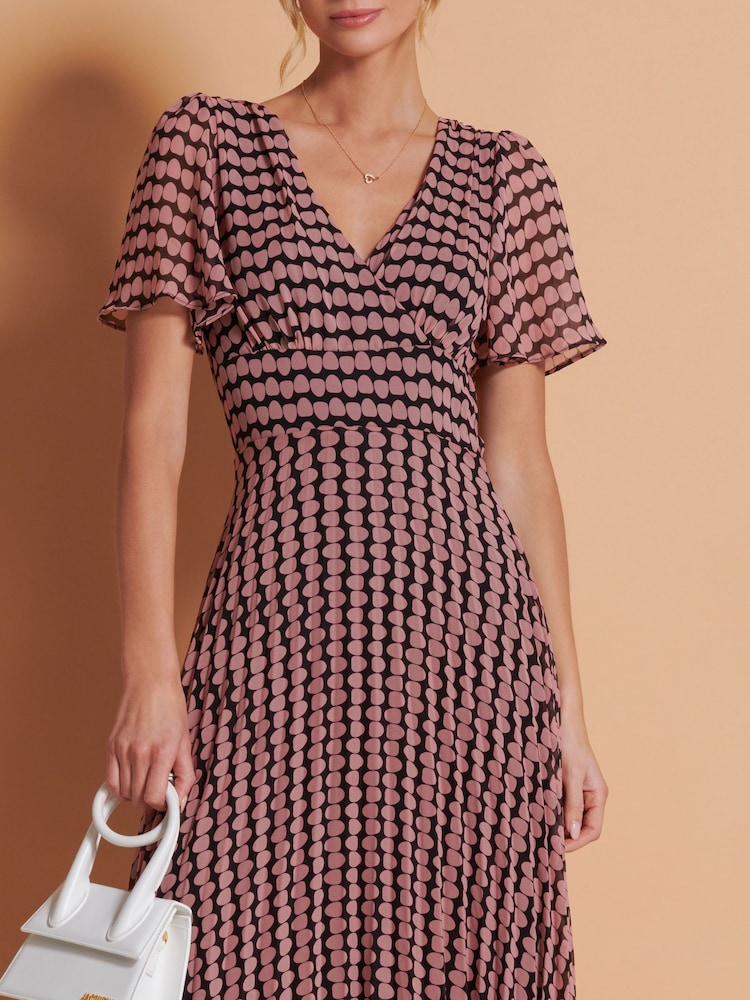 Rosa mit Tupfen - Jolie Moi Plissiertes Maxikleid aus Chiffon mit Stufensaum - Bild 6 von 6 Rosa mit Tupfen - Jolie Moi Plissiertes Maxikleid aus Chiffon mit Stufensaum - Bild 6 von 6