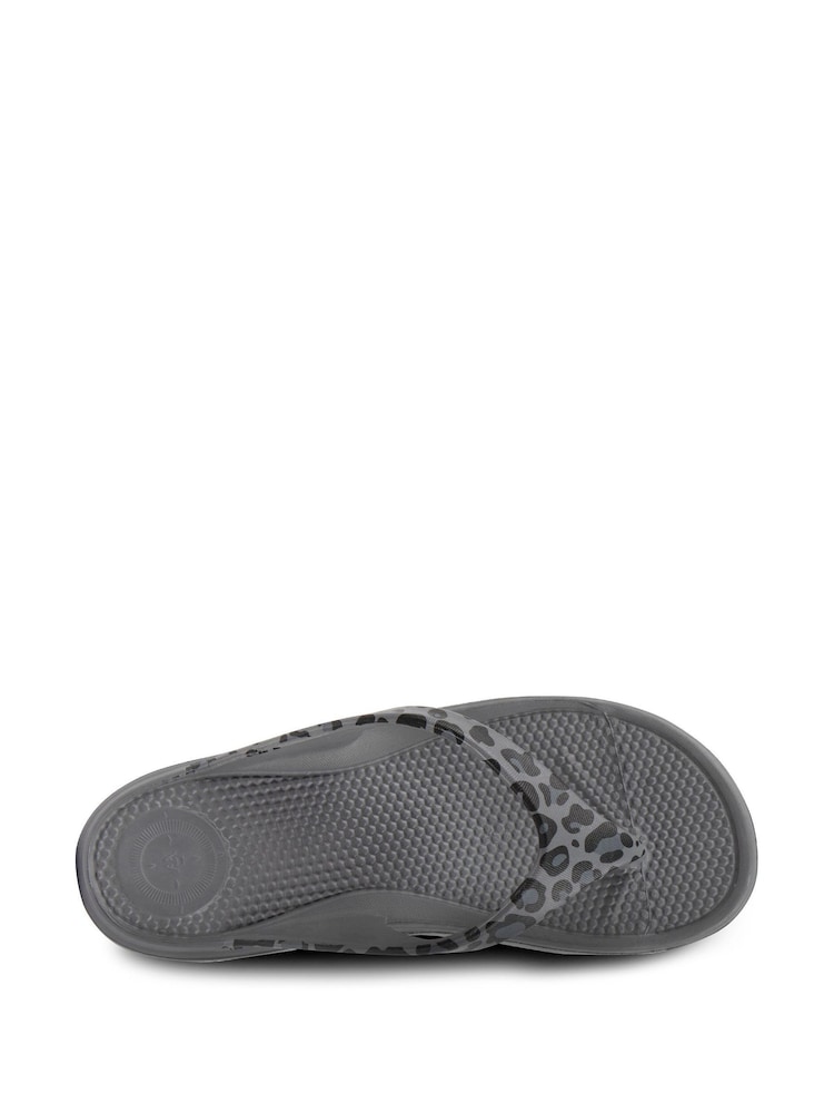Totes Animal Ladies Solbounce Toe Post Flip Flops Sandals - Image 4 of 5