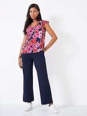 Crew Clothing Ondine ärmelloses Oberteil mit gerüschten Ärmelausschnitten und Floralmuster - Bild 1 von 4
