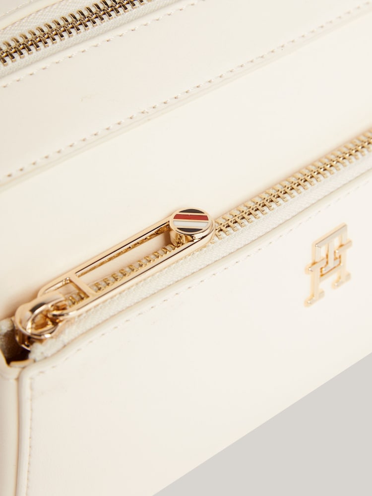 Tommy Hilfiger Cream Iconic Tommy Camera Bag - Image 3 of 3