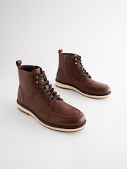 Braun - Sportliche Stiefel mit Ziernaht an der Zehenpartie und Reißverschluss - Bild 2 von 6