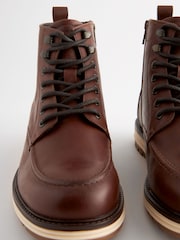 Braun - Sportliche Stiefel mit Ziernaht an der Zehenpartie und Reißverschluss - Bild 6 von 6