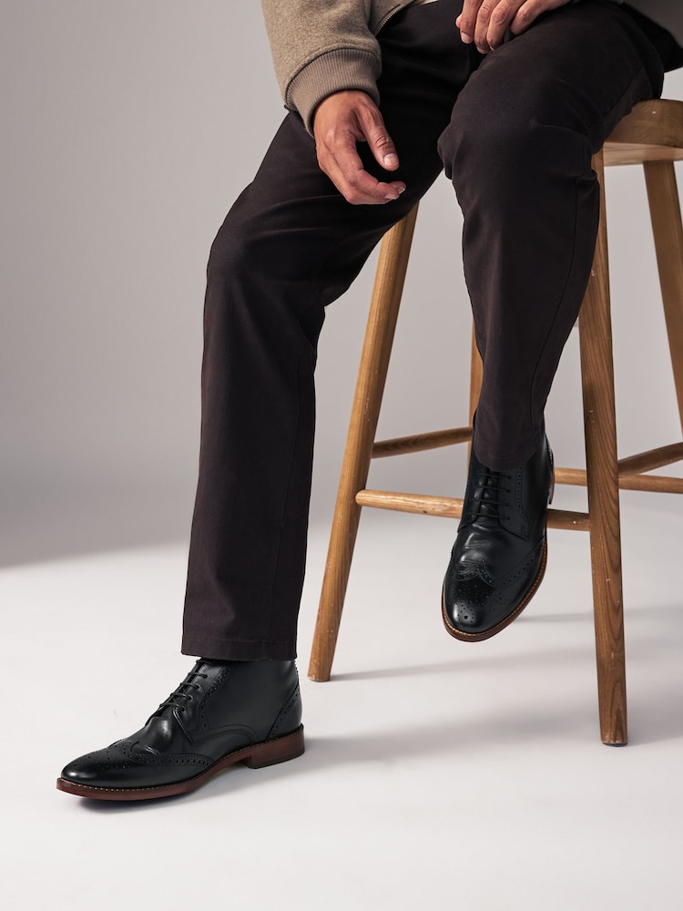 Schwarz - Lederstiefel mit Schnürung - Bild 1 von 6 Schwarz - Lederstiefel mit Schnürung - Bild 1 von 6