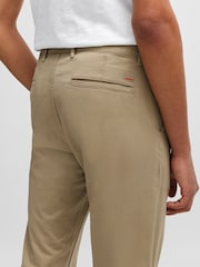 Бежевый - BOSS Slim Fit Stretch Cotton Trousers - Изображение 4 из 5