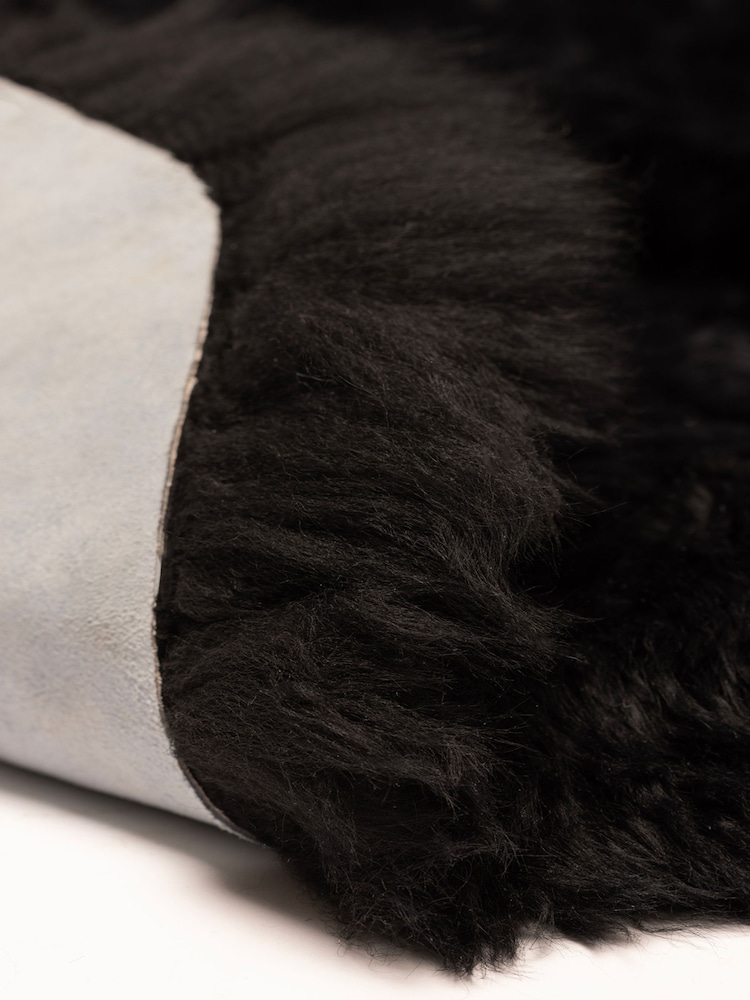 Naturally Sheepskins Black Single Sheepskin Rug - Image 3 of 4