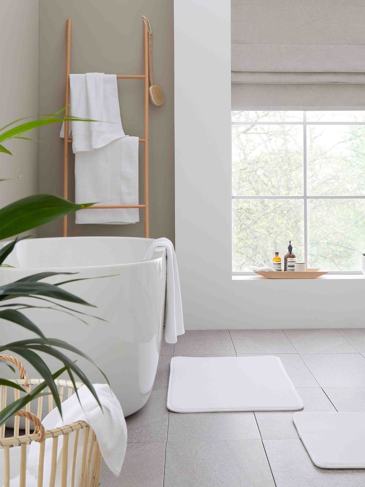 Catherine Lansfield Set of 2 White Anti-Bacterial 100% Cotton Towels - Image 1 of 4