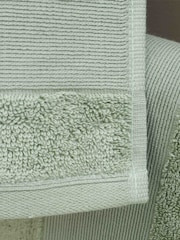 Catherine Lansfield Set of 2 Sage Green Anti-Bacterial 100% Cotton Towels - Image 3 of 4