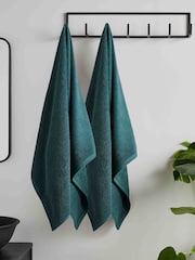 Catherine Lansfield Set of 2 Forest Green 100% Cotton Anti Bacterial Bath Sheet Towels - Image 1 of 3