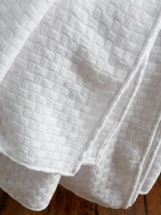 Pineapple Elephant White 100% Cotton Lina Waffle Geo Throw - Image 3 of 4