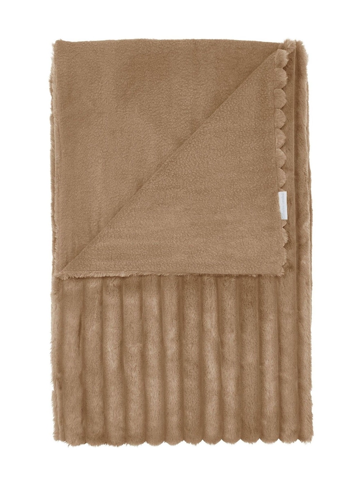 Catherine Lansfield Natural Soft and Cosy Ribbed Faux Fur Throw - Image 6 of 6 Catherine Lansfield Natural Soft and Cosy Ribbed Faux Fur Throw - Image 6 of 6