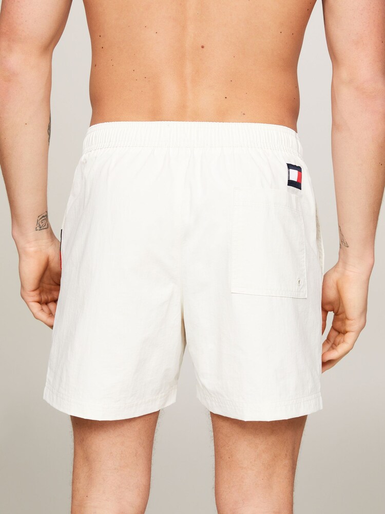 Szorty kąpielowe średniej długości Tommy Hilfiger z troczkami i logo - Image 2 of 4