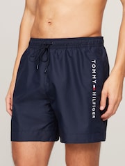 Tommy Hilfiger Mittellange Badeshorts mit Logo und Kordelzug - Bild 1 von 4