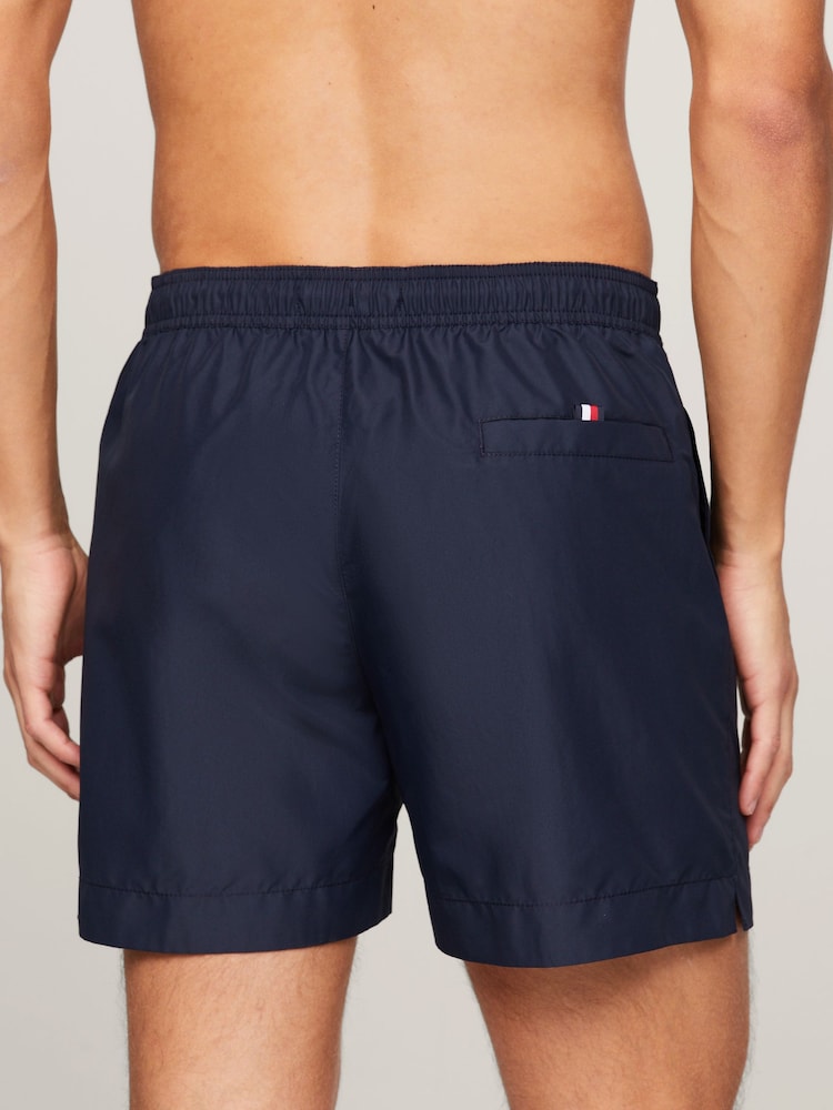 Tommy Hilfiger Mittellange Badeshorts mit Logo und Kordelzug - Bild 2 von 4