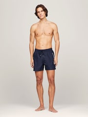 Tommy Hilfiger Mittellange Badeshorts mit Logo und Kordelzug - Bild 3 von 4