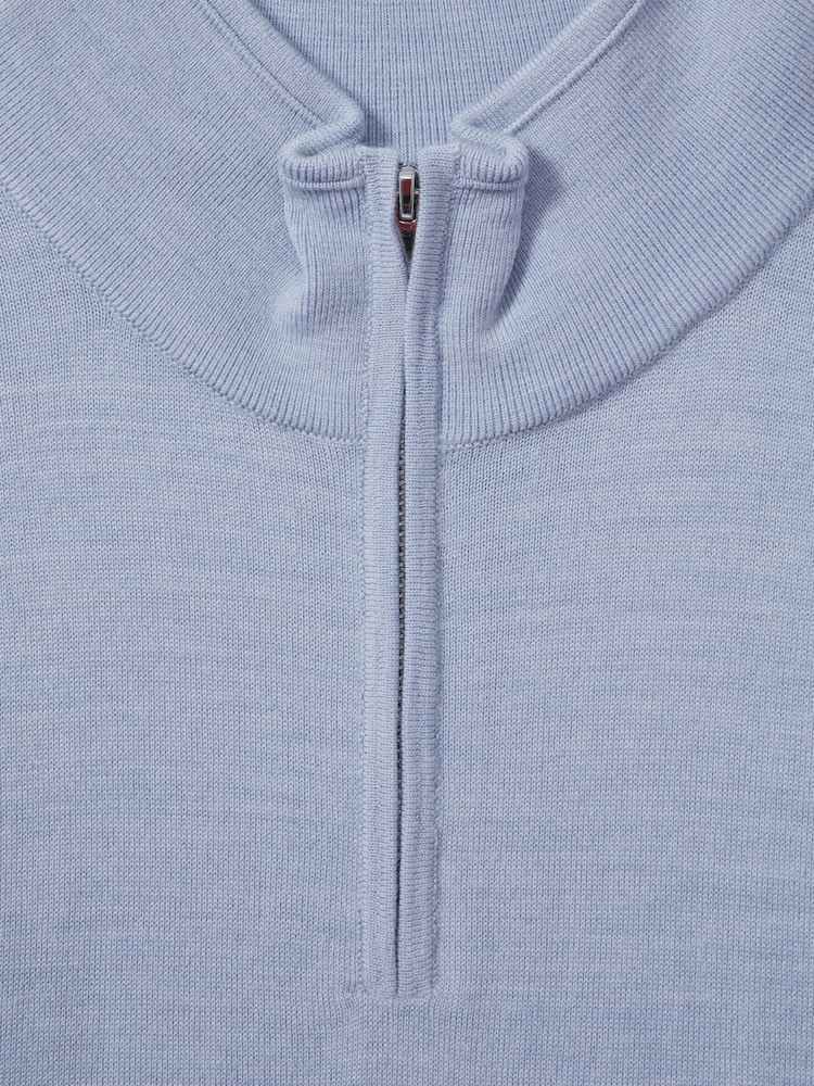 Zartes Blau meliert - Reiss Blackhall Pullover aus Merinowolle mit Trichterhals und halbem Reißverschluss - Bild 4 von 4
