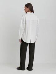 4th & Reckless White Oversized Shayla Open Back 100% Cotton Shirt - Image 2 of 5