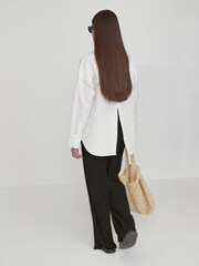 4th & Reckless White Oversized Shayla Open Back 100% Cotton Shirt - Image 4 of 5