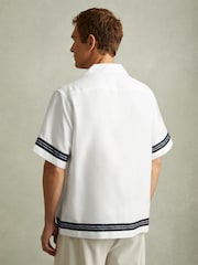 Reiss White/Navy Sharday Relaxed Embroidered Trim Cuban Collar Shirt - Image 4 of 5