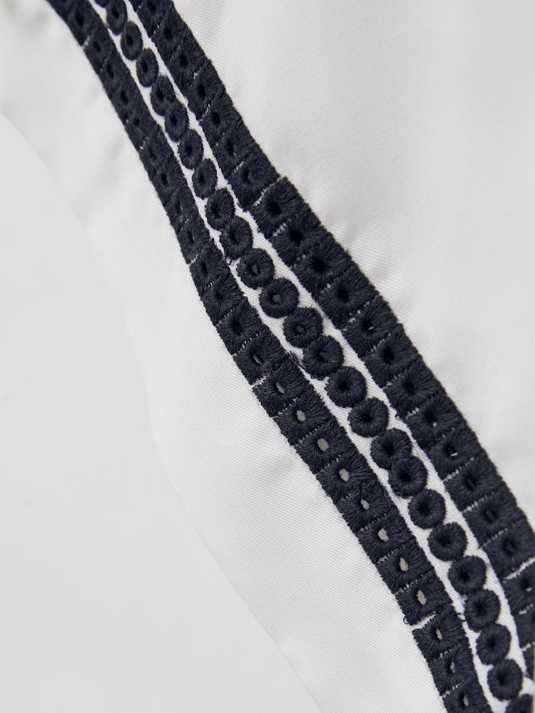 Reiss White/Navy Sharday Relaxed Embroidered Trim Cuban Collar Shirt - Image 5 of 5