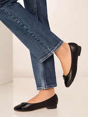črna - Lipsy Flat ojačana konica; kapica pentlja Ballet lahki športni copati Faux Leather Work balerinke - Slika 3 iz 4