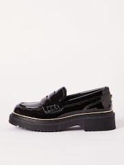 Zapatos escolares tipo mocasines de cuero sintético con suela gruesa Rand de Lipsy - Imagen 1 de 4