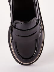 Zapatos escolares tipo mocasines de cuero sintético con suela gruesa Rand de Lipsy - Imagen 3 de 4