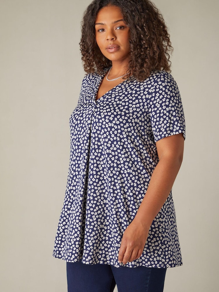 Live Unlimited Curve Ditsy принт Jersey Pleat Front Top - Изображение 1 из 7
