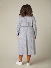 Live Unlimited Grey Curve Leaf Print Shirred Waist Midaxi Dress - Image 3 of 4