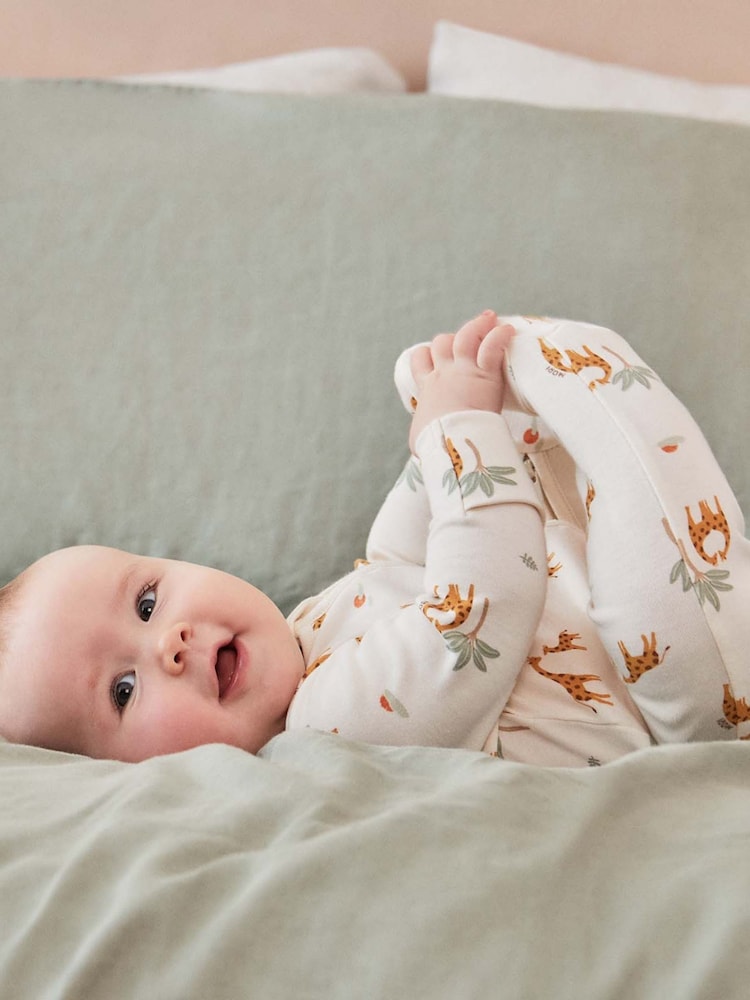 Creme - Mori – Supersoft – Schlafanzug mit Bärendruck und 2-Wege-Reissverschluss, Cream - Bild 1 von 5 Creme - Mori – Supersoft – Schlafanzug mit Bärendruck und 2-Wege-Reissverschluss, Cream - Bild 1 von 5