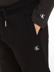 طقم شورتات مزيّنة بشعار من Calvin Klein - صورة 3 من 6