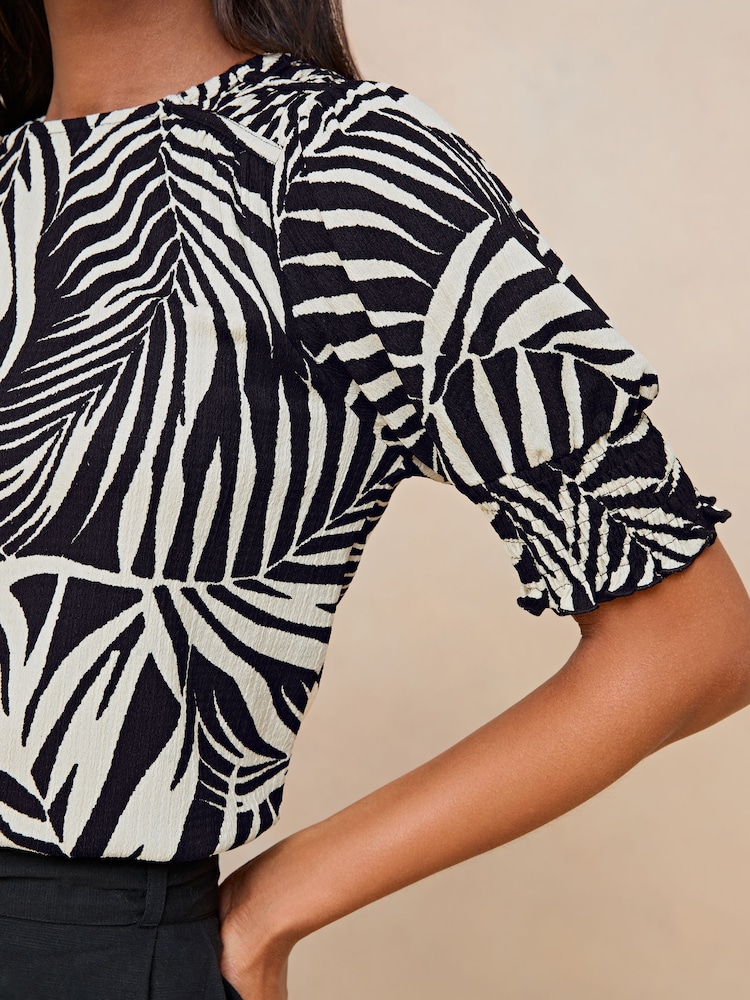 Lipsy Cream Round Neck Puff Sleeve T-Shirt - Image 4 of 4