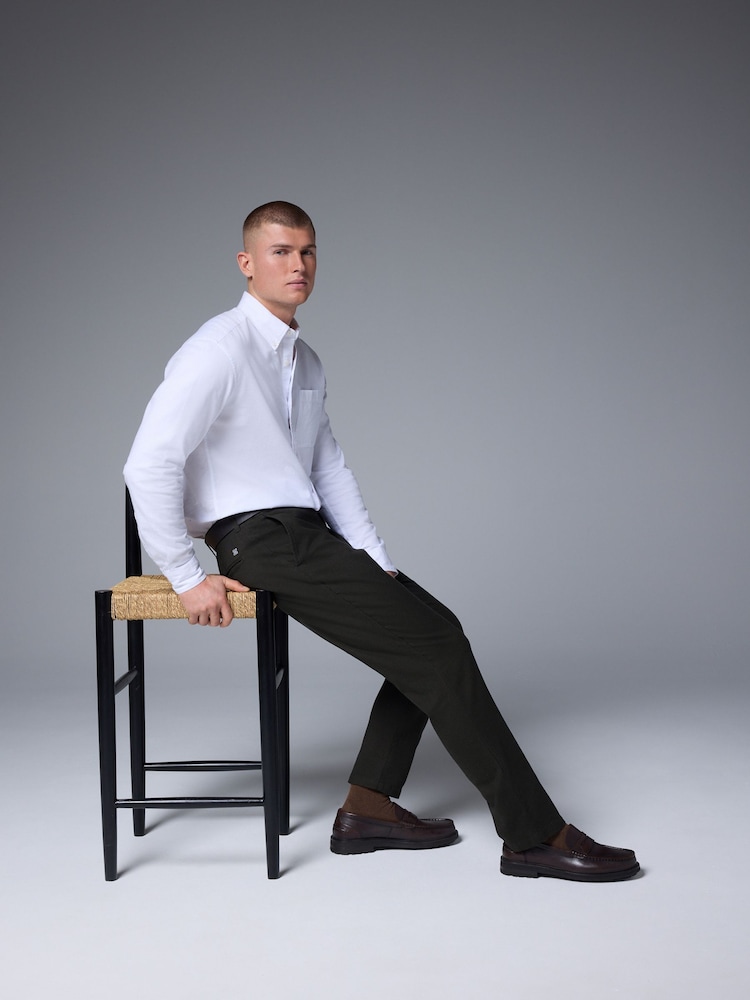 Verde caqui - Pantalones chinos de tacto suave con cinturón y textura elástica - Imagen 2 de 11 Verde caqui - Pantalones chinos de tacto suave con cinturón y textura elástica - Imagen 2 de 11