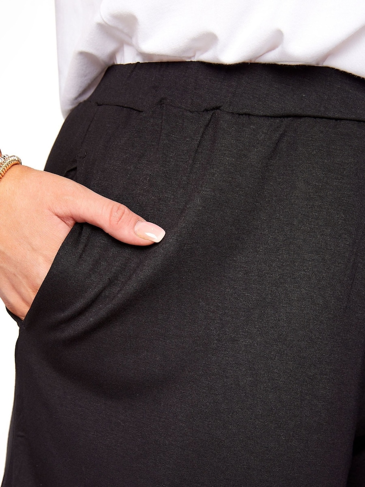 Yours Curve Black Jersey Shorts - Image 4 of 4