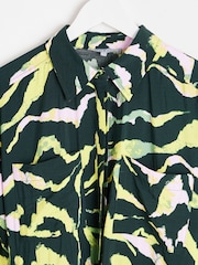 Oliver Bonas Midi-Hemdkleid mit abstraktem Print - Bild 6 von 9