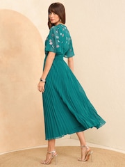 Love & Roses Green V Neck Embellished Pleated Midi Dress - Image 4 of 4