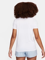 Blanco - Camiseta de manga corta con diseño gráfico y logo Dri-FIT de Nike - Imagen 2 de 4