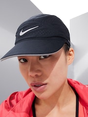 Schwarz - Nike Dri-FIT Fly Unstrukturierte reflektierende Mütze - Bild 3 von 3