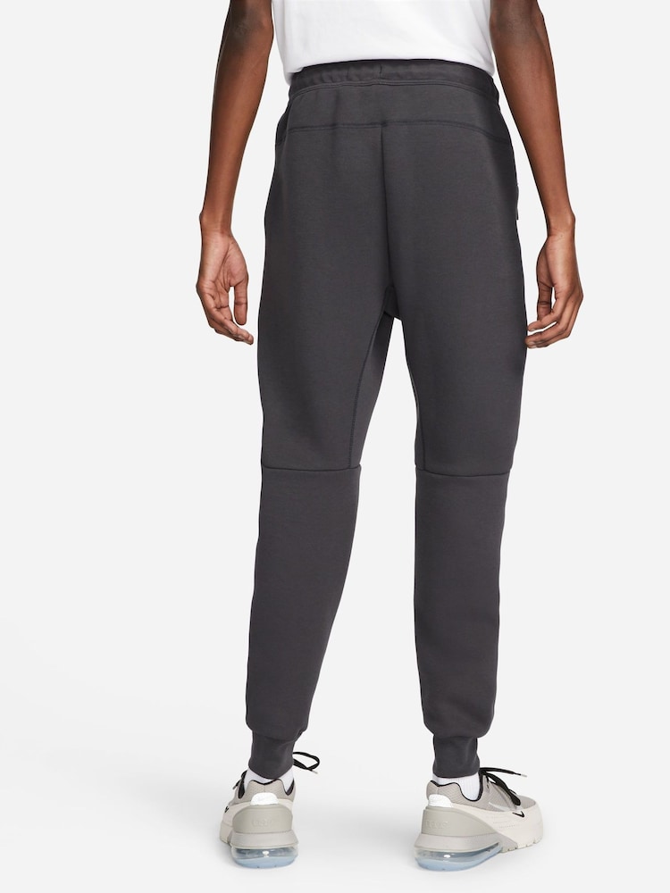 Anthrazit - Nike Tech-Fleece-Jogginghose - Bild 2 von 8 Anthrazit - Nike Tech-Fleece-Jogginghose - Bild 2 von 8