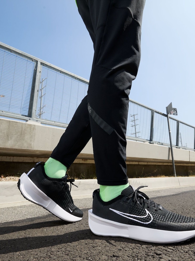 Nike Black Interact Run Road Running Trainers - Image 13 of 13