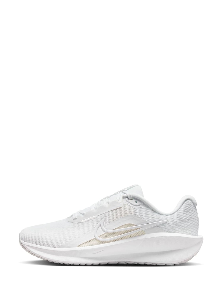 Blanco - Zapatillas para correr Downshifter 13 de Nike - Imagen 2 de 11 Blanco - Zapatillas para correr Downshifter 13 de Nike - Imagen 2 de 11
