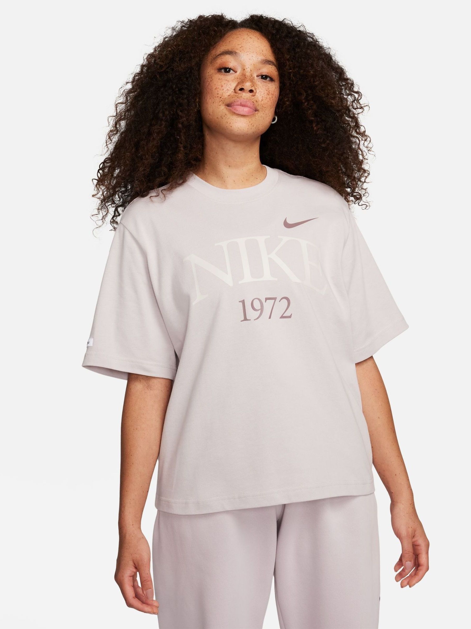 Acheter Rose pale T shirt Nike sportswear universitaire oversize from Next Luxembourg