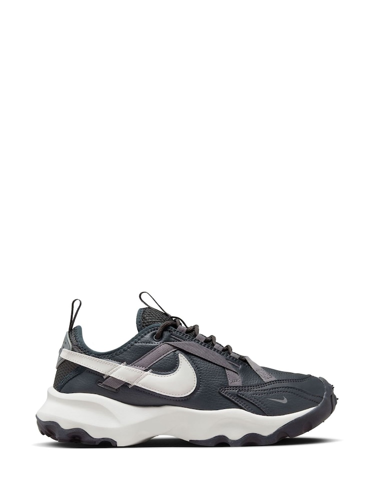 Nike Black TC7900 Trainers - Image 1 of 11