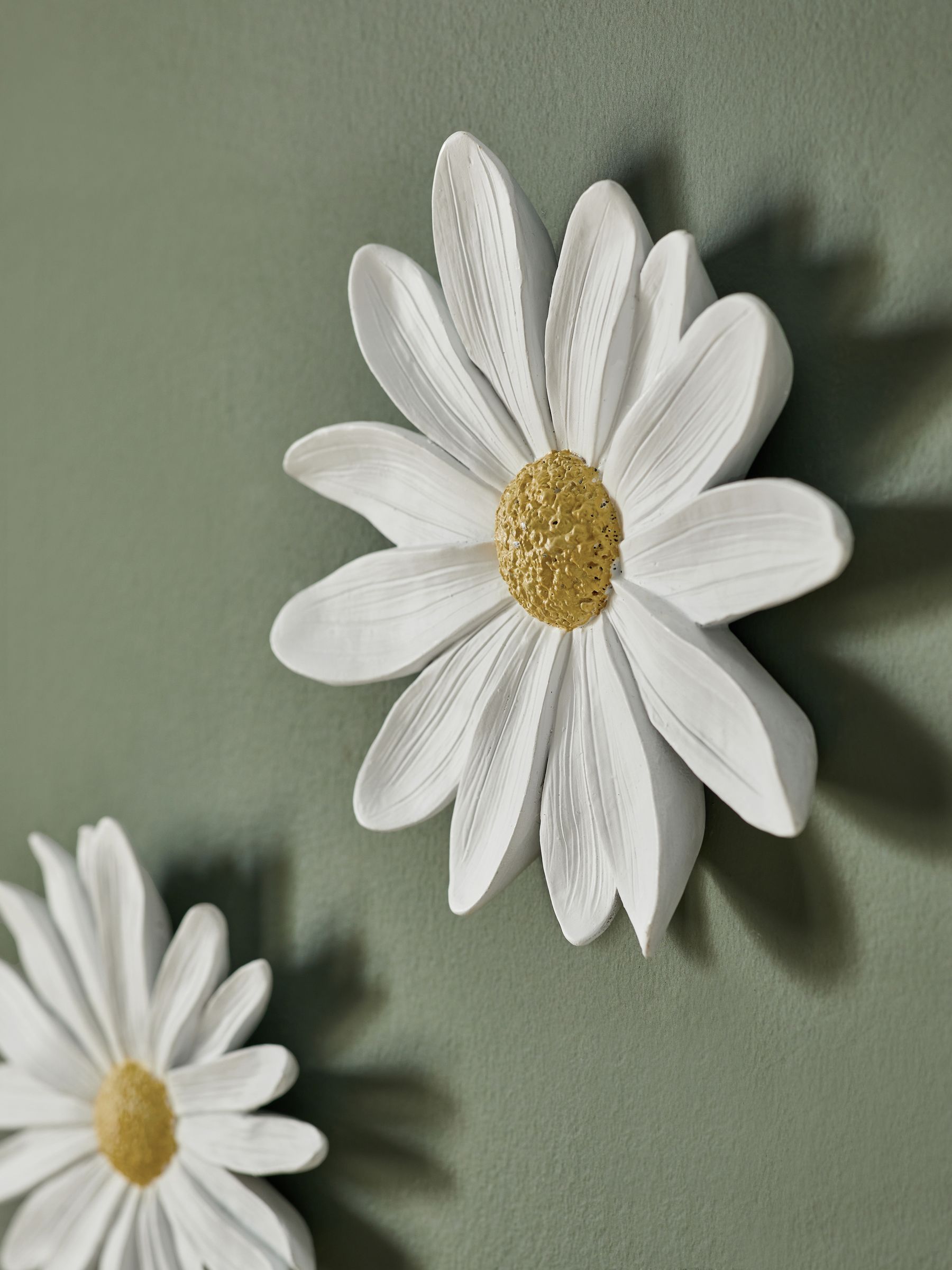 Buy Set of 3 White Daisy Flower Wall Art from the Next UK online shop