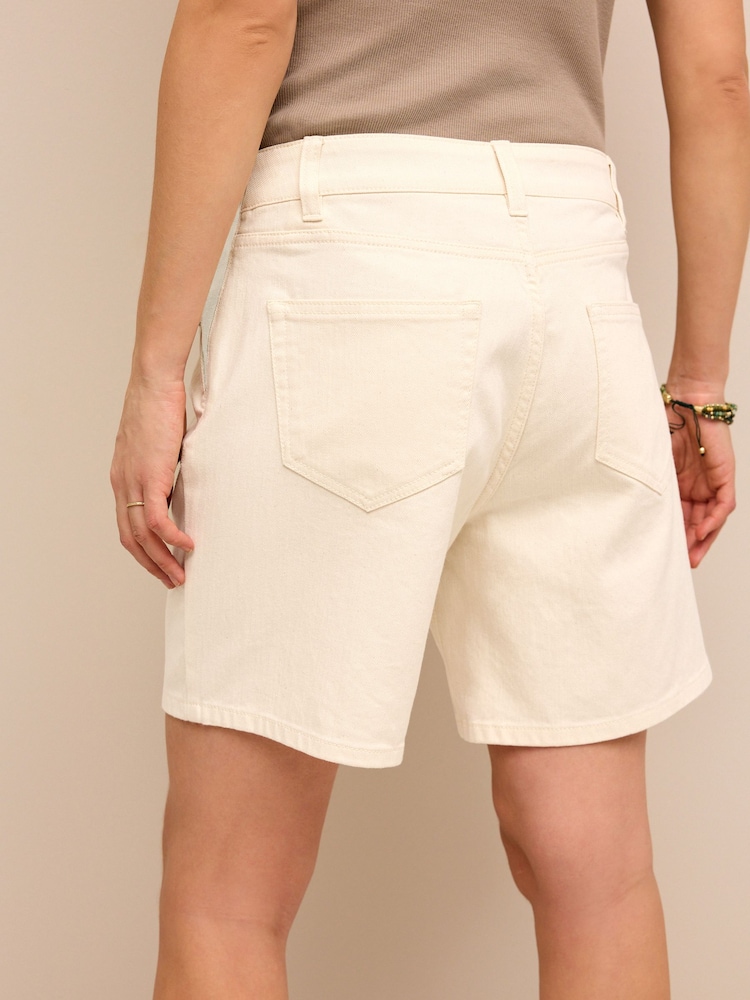 Blanc - Short boyfriend en jean maternité - Image 4 of 6