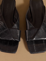 Negro - Sandalias planas tipo mule Medway de Russell & Bromley - Imagen 9 de 12