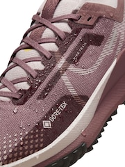 rožnata - Nike Pegasus Trail 4 GORE-TEX Waterproof Trail tek čevlji - Slika 10 iz 11